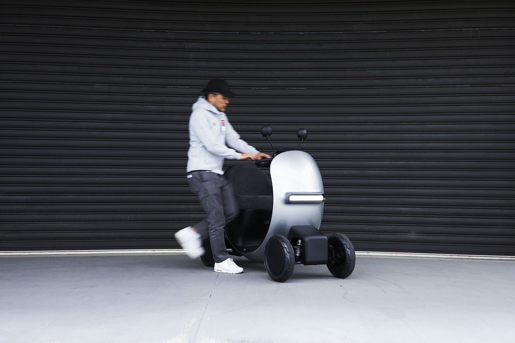 GLMがシニア世代向けモビリティの”走るコンセプトカー”を発表。“乗り